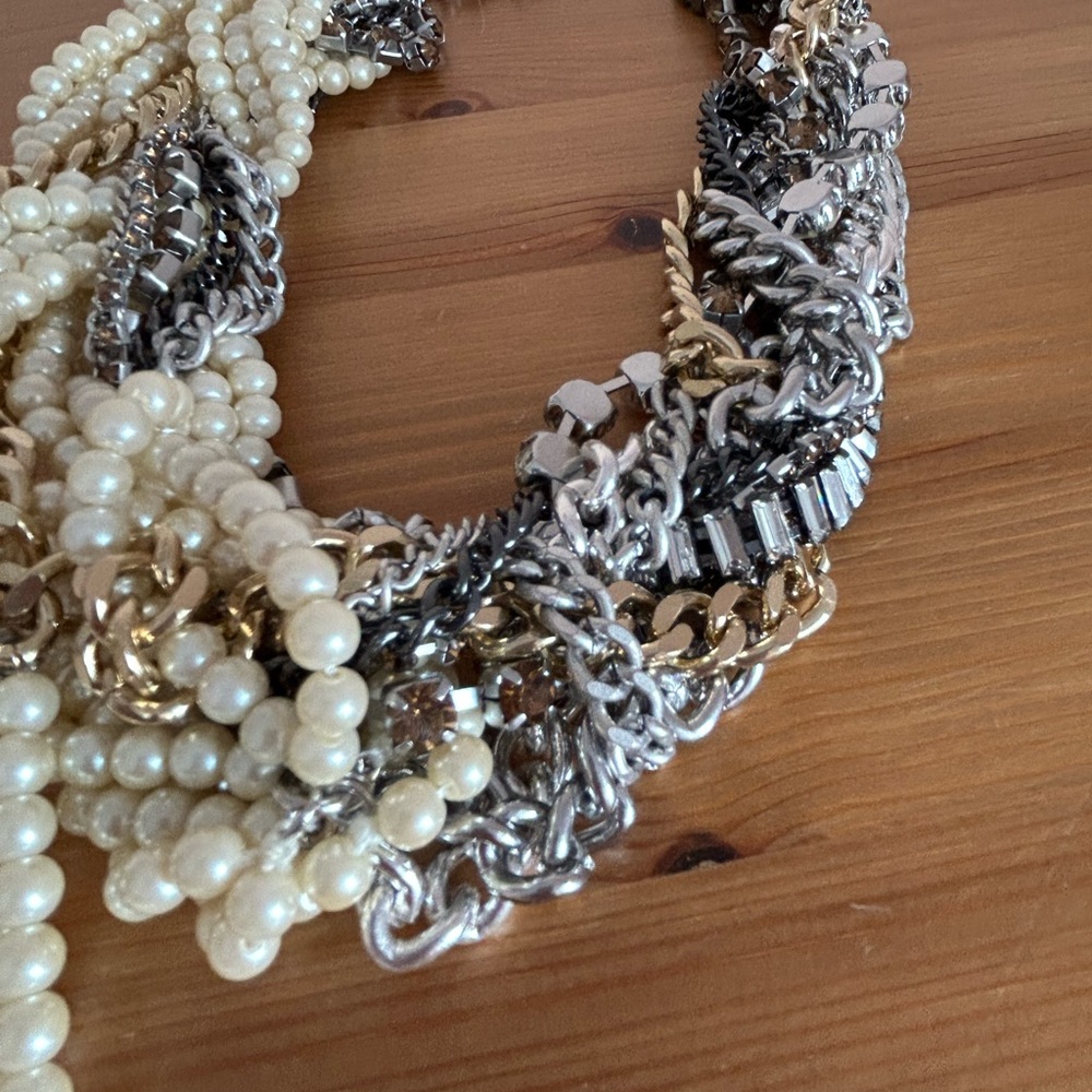 Banana Republic Statement Necklace - Picture 5 of 11